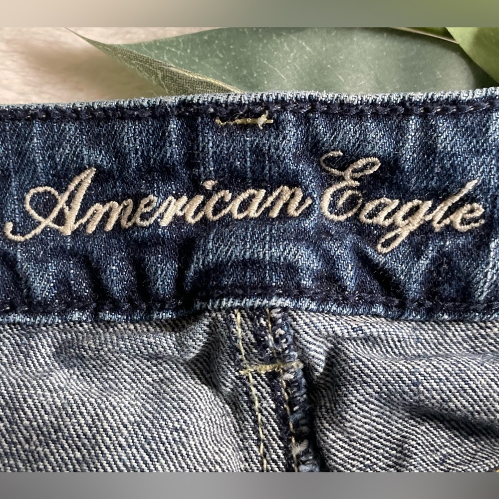 American Eagle cutoffs size 4 - Picture 3 of 4